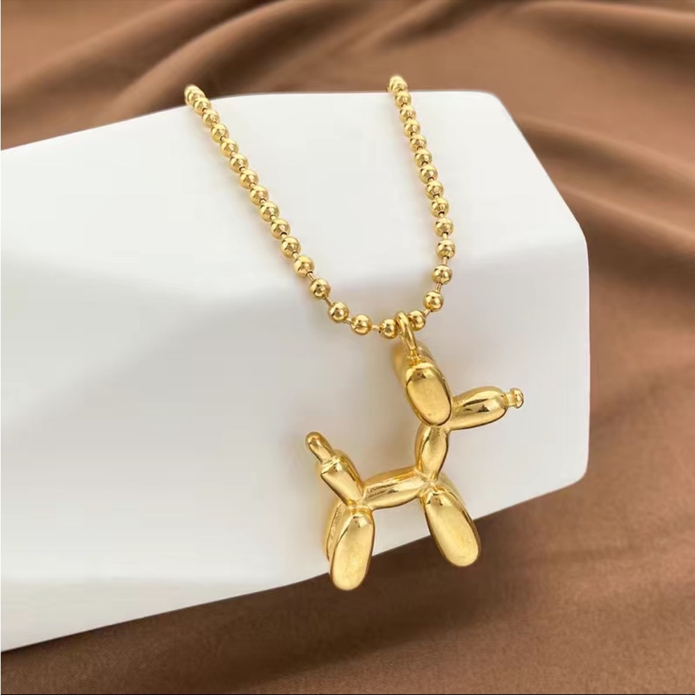 NWT Balloon Dog bloggers choice gold tone trending necklace new